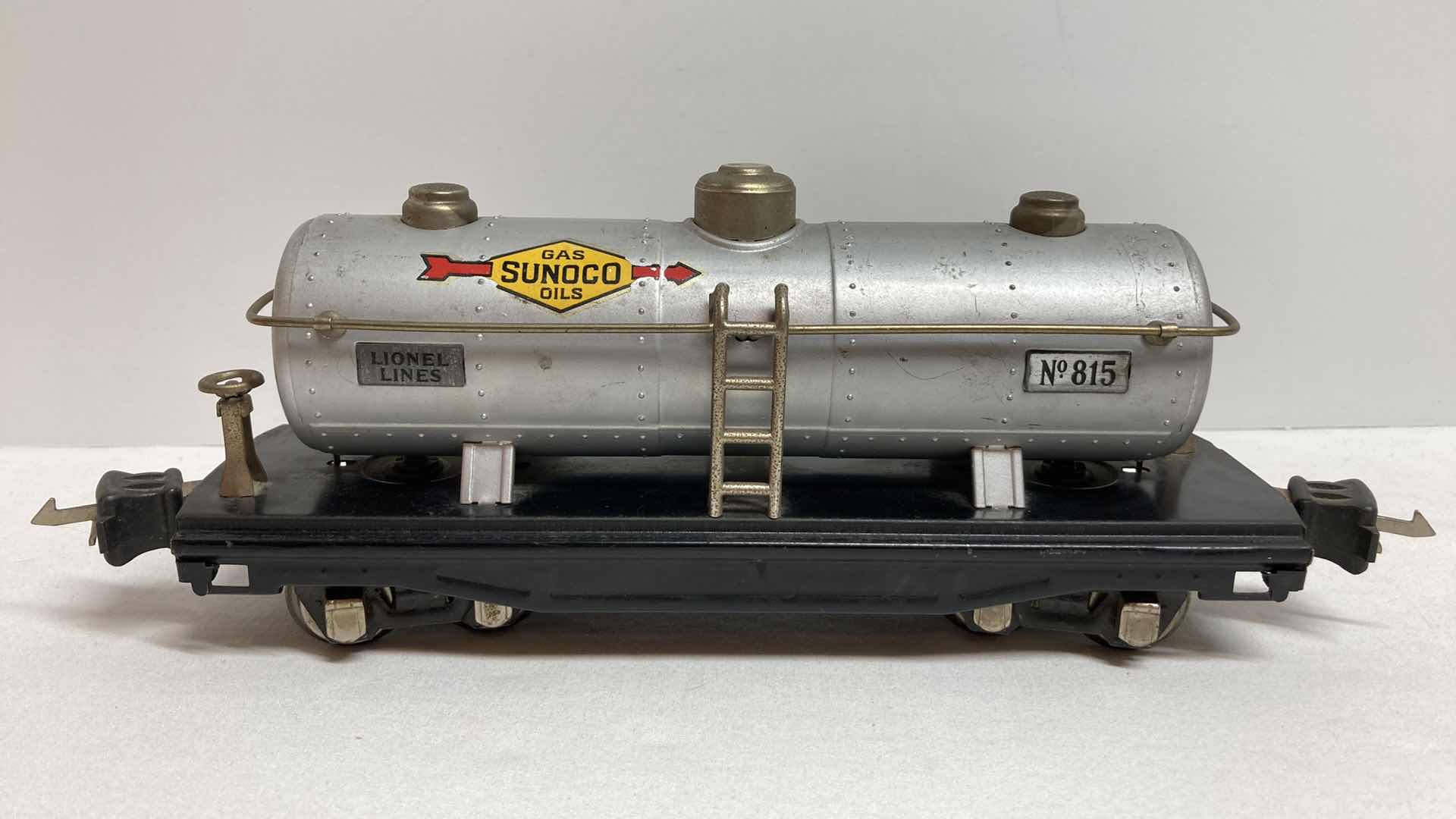 Photo 3 of LIONEL ELECTRIC TRAINS OIL CAR O GAUGE NO.815 TRAIN CAR