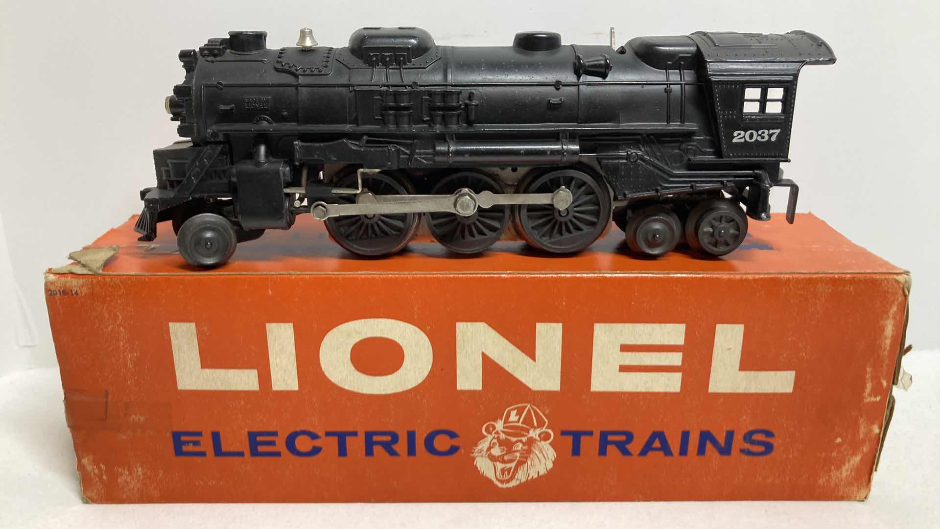 Photo 1 of LIONEL ELECTRIC TRAINS POSTWAR LOCOMOTIVE NO.2037