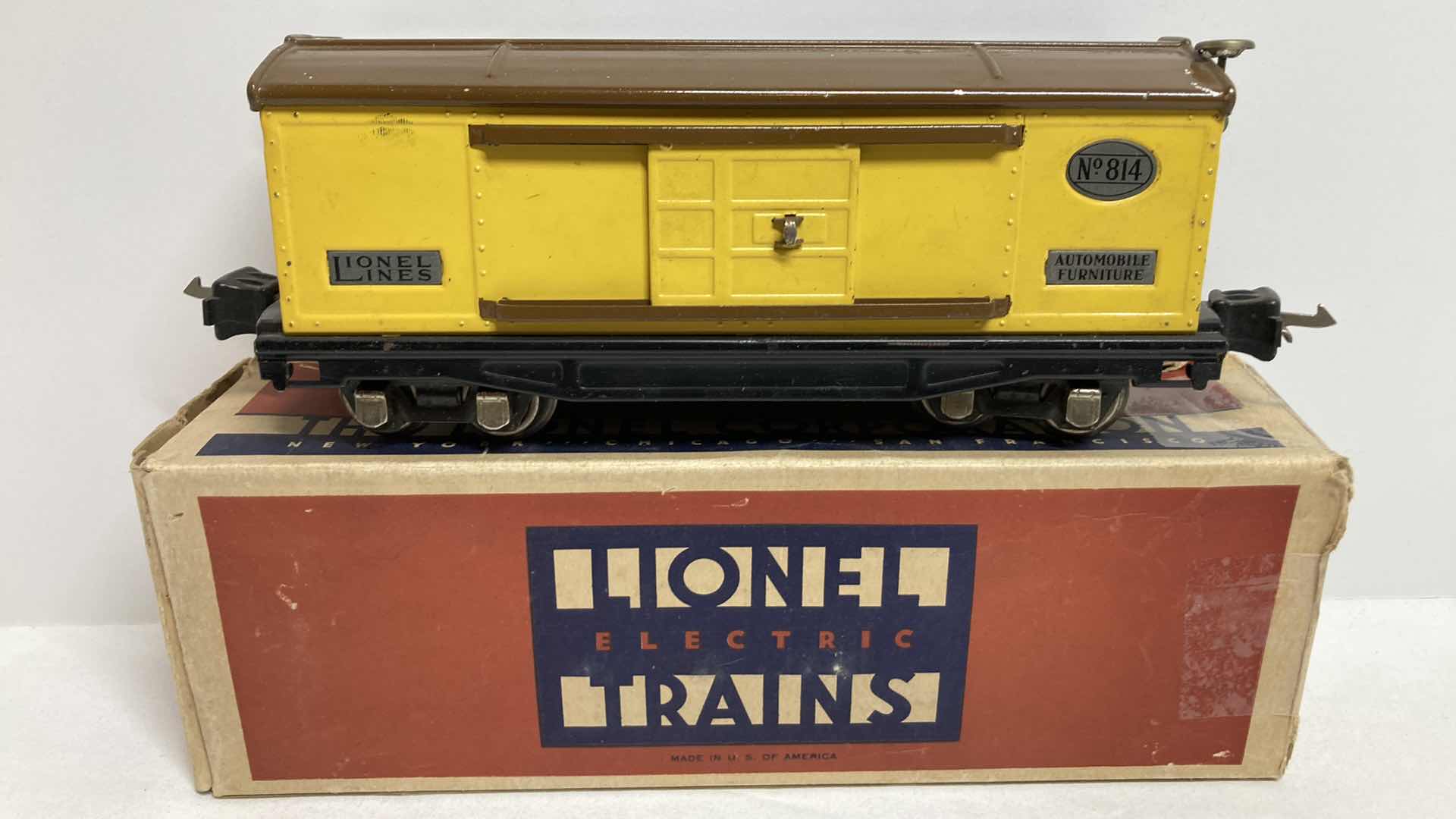 Photo 1 of LIONEL ELECTRIC TRAINS O GAUGE AUTOMOBILE FURNITURE BOX CAR NO.814