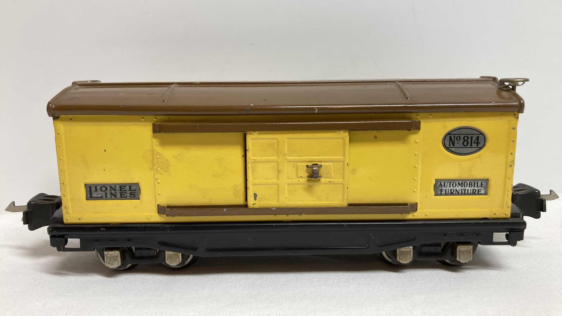 Photo 3 of LIONEL ELECTRIC TRAINS O GAUGE AUTOMOBILE FURNITURE BOX CAR NO.814