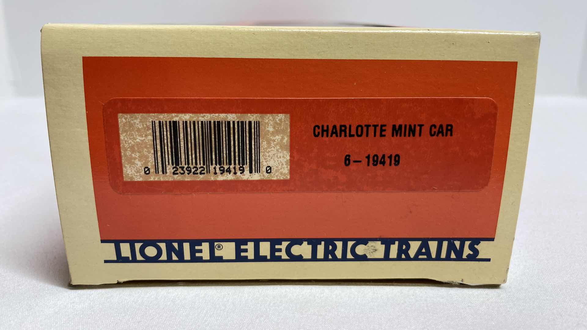 Photo 3 of LIONEL ELECTRIC TRAINS CHARLOTTE MINT CAR 6-19419 BOX CAR