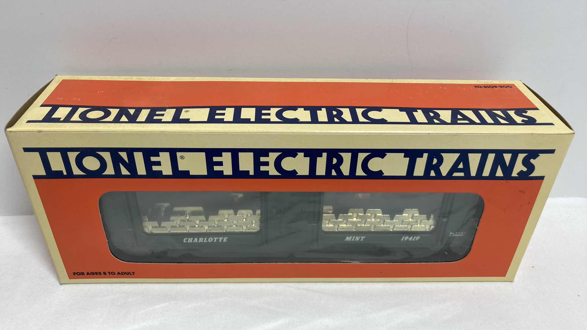 Photo 2 of LIONEL ELECTRIC TRAINS CHARLOTTE MINT CAR 6-19419 BOX CAR