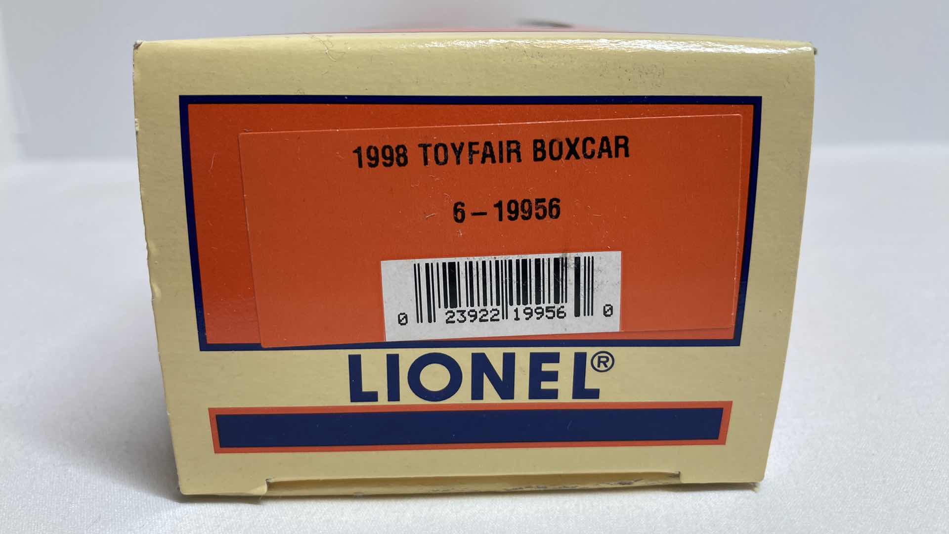 Photo 3 of LIONEL ELECTRIC TRAINS TOYFAIR 1998 6-19956 BOX CAR