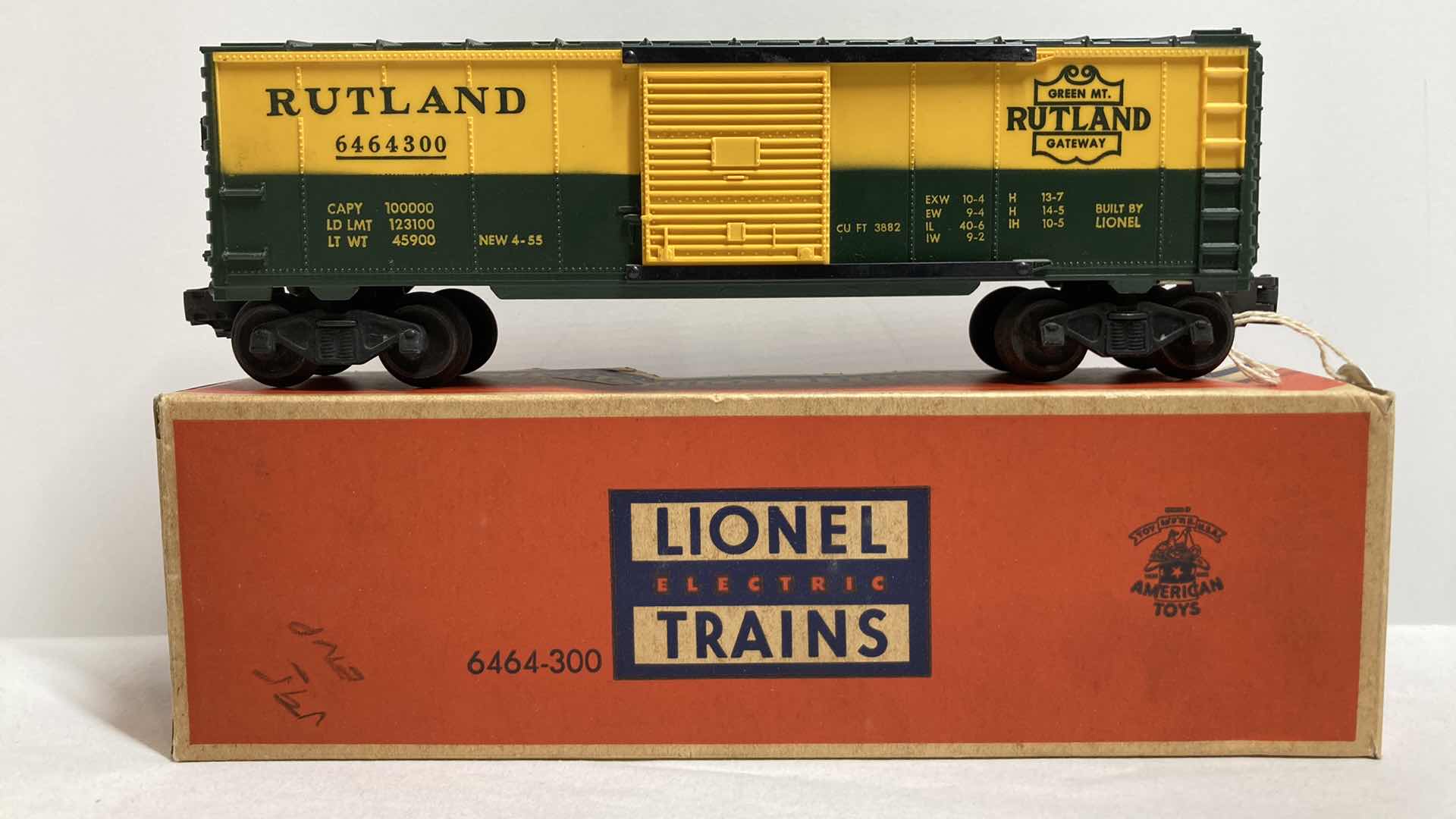 Photo 1 of LIONEL ELECTRIC TRAINS RUTLAND BOX CAR 6464-300