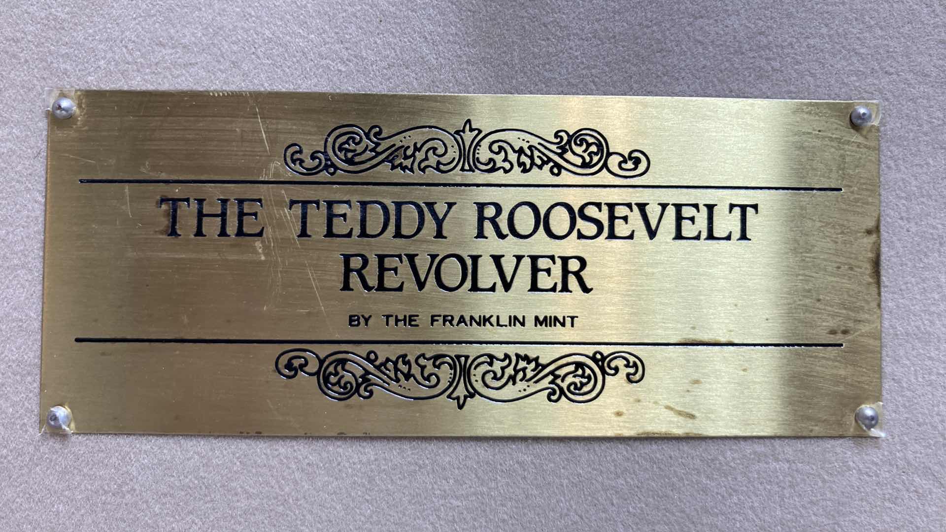 Photo 10 of THE FRANKLIN MINT TEDDY ROOSEVELT REPLICA COLT REVOLVER  W PLAQUE 17.5” X 12”