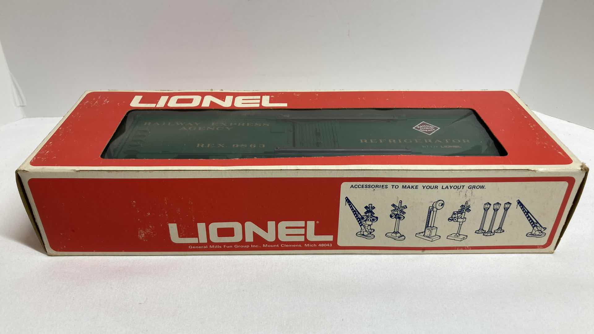 Photo 2 of LIONEL REA REEFER BOX CAR 6-9863