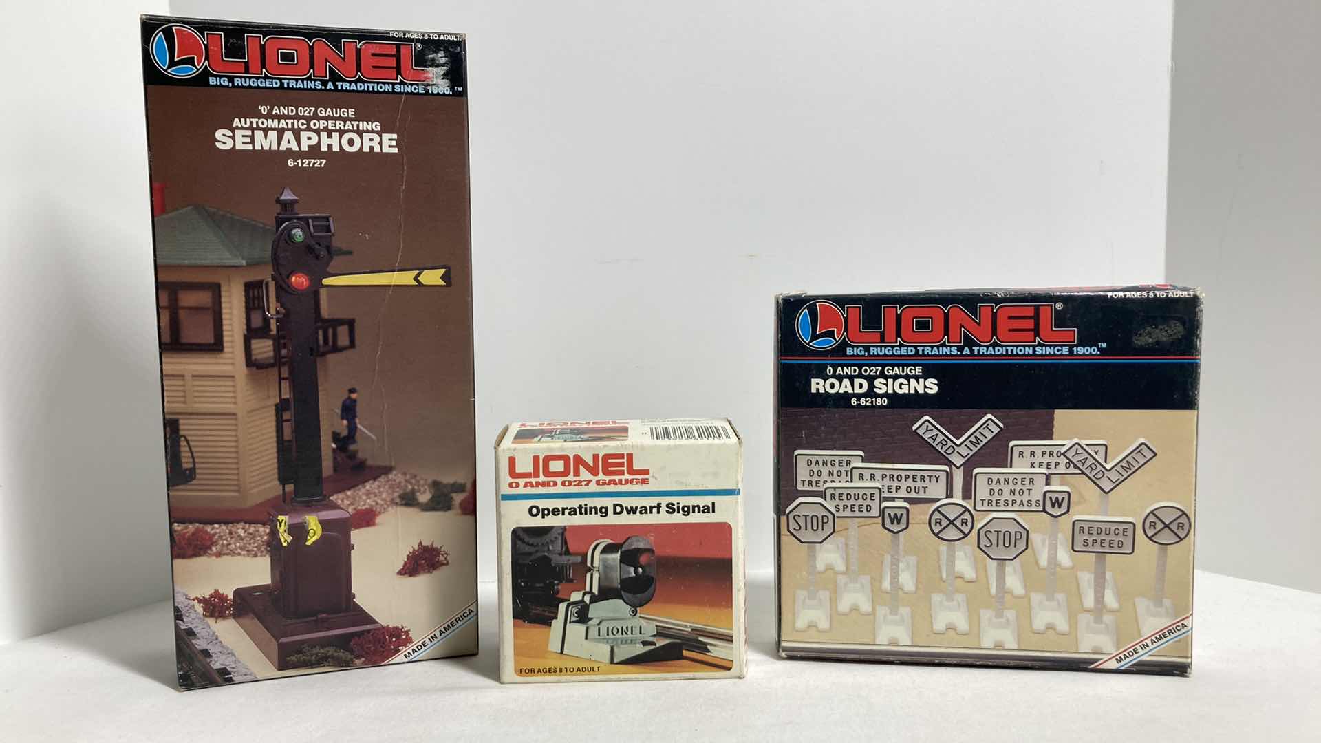 Photo 1 of LIONEL O & O27 GAUGE AUTOMATIC OPERATING SEMAPHORE, OPERATING DWARF SIGNAL & ROAD SIGNS