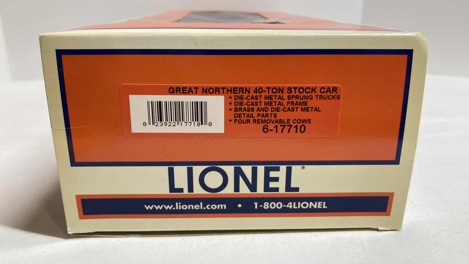 Photo 3 of LIONEL PACIFIC GREAT NORTHERN 40 TON STOCK CAR 6-17710