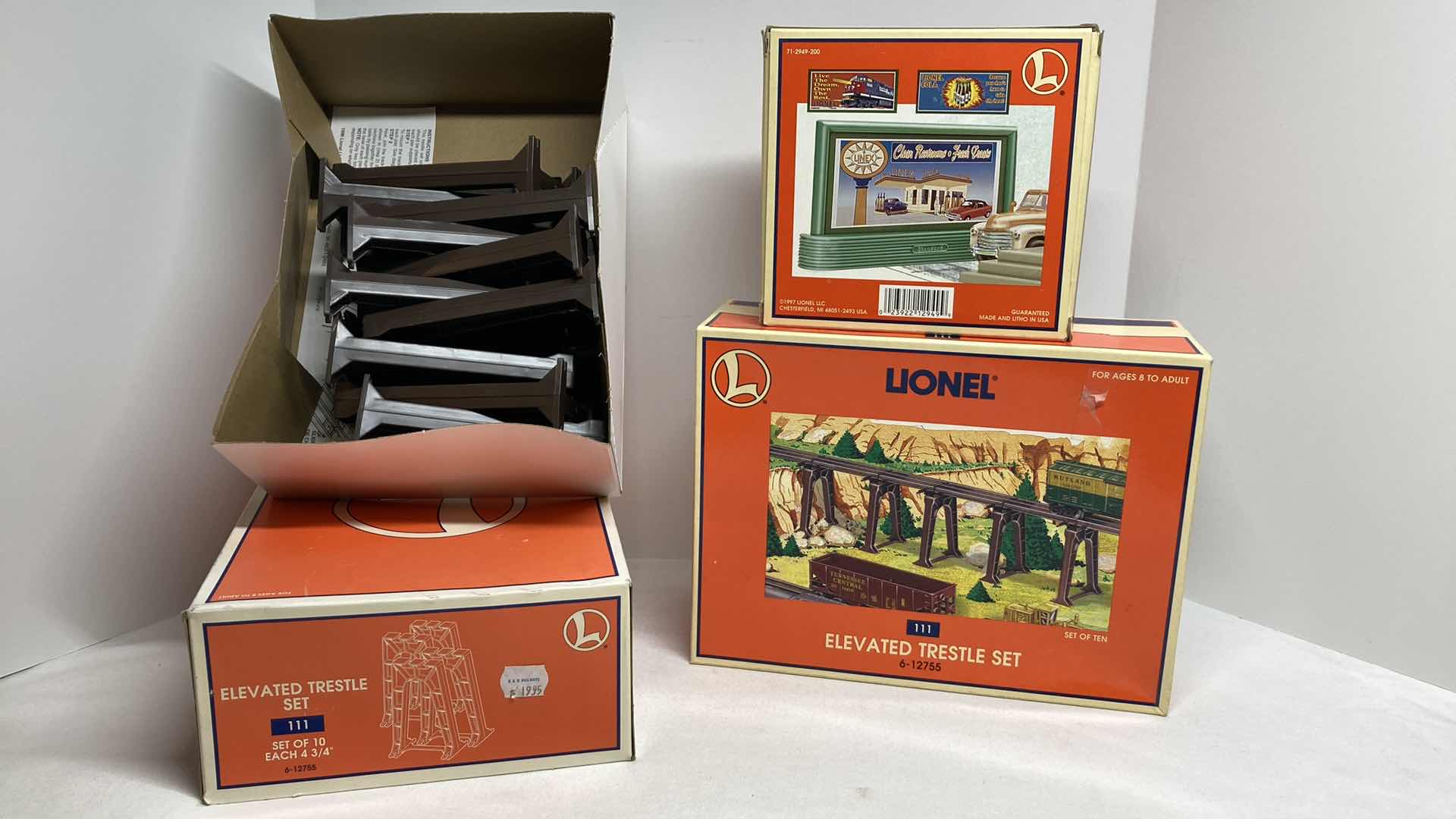 Photo 1 of LIONEL ELEVATED TRESTLE SET 6-12755 (2) & CLASSIC BILLBOARD SET 6-12949