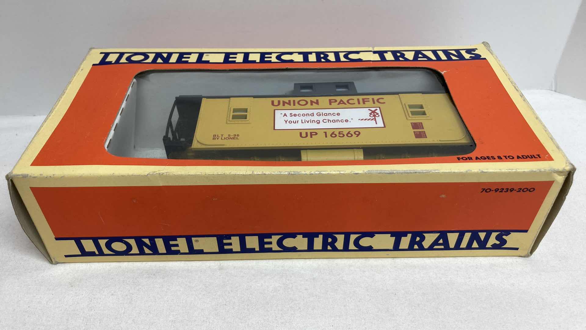 Photo 2 of LIONEL ELECTRIC TRAINS UNION PACIFIC ILLUMINATED CABOOSE CAR 6-16581