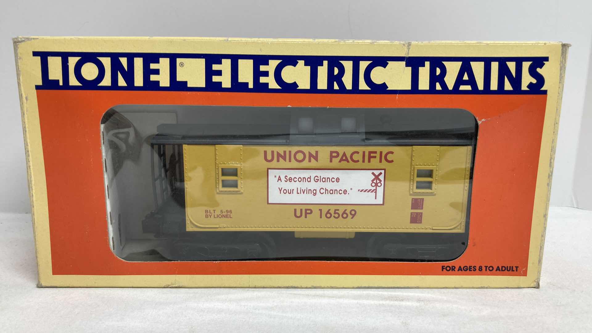 Photo 1 of LIONEL ELECTRIC TRAINS UNION PACIFIC ILLUMINATED CABOOSE CAR 6-16581