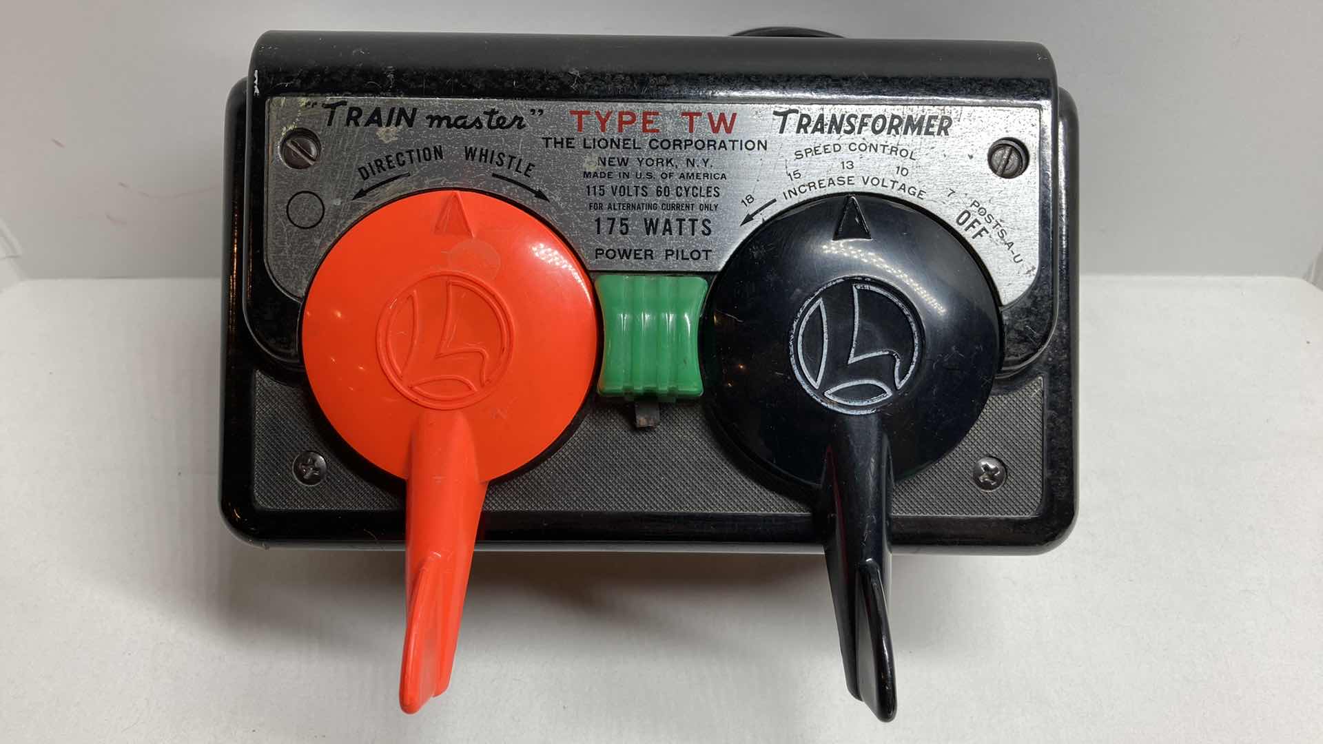 Photo 1 of LIONEL 175 WATT TRAIN MASTER TRANSFORMER TYPE TW