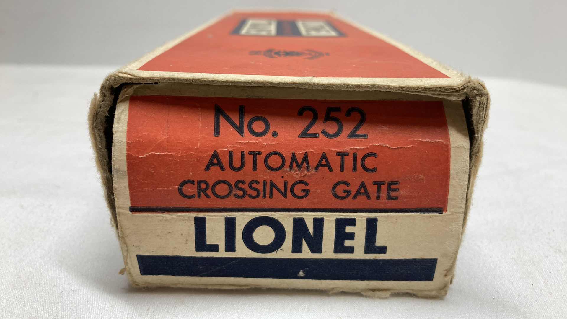 Photo 9 of LIONEL ELECTRIC TRAINS AUTOMATIC CROSSING GATE 252-44