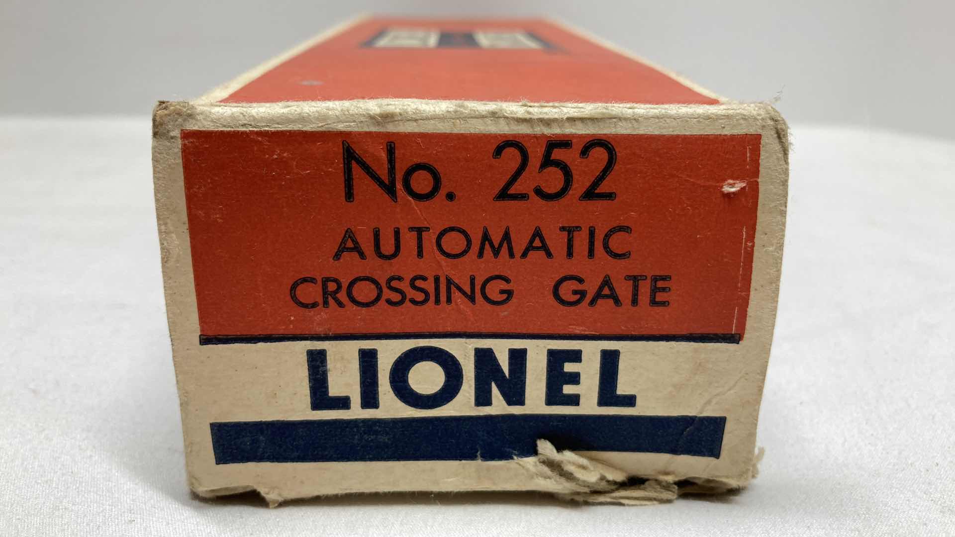 Photo 11 of LIONEL ELECTRIC TRAINS AUTOMATIC CROSSING GATE 252-44