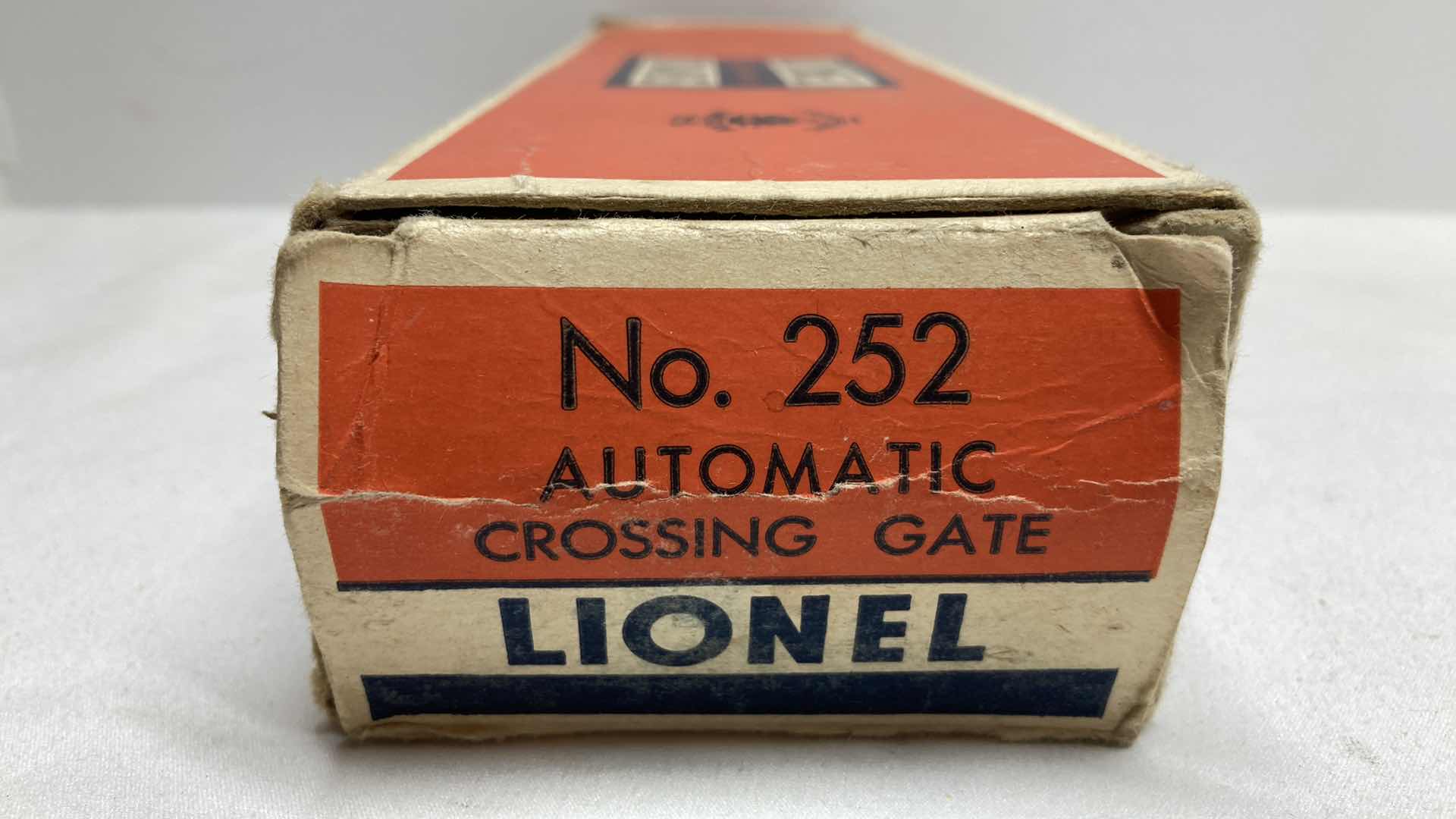 Photo 11 of LIONEL ELECTRIC TRAINS AUTOMATIC CROSSING GATE 252-44