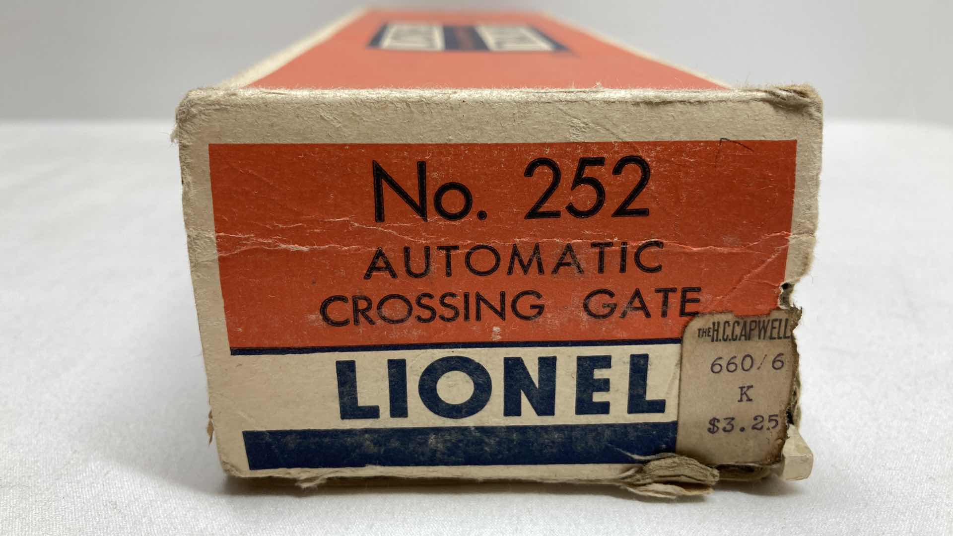 Photo 9 of LIONEL ELECTRIC TRAINS AUTOMATIC CROSSING GATE 252-44