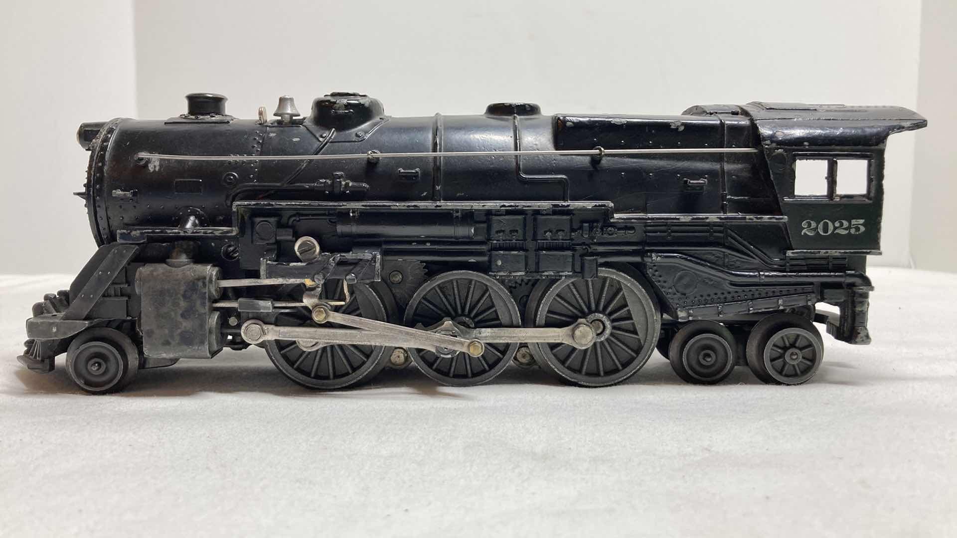 Photo 3 of LIONEL LOCOMOTIVE 2025 YR1952