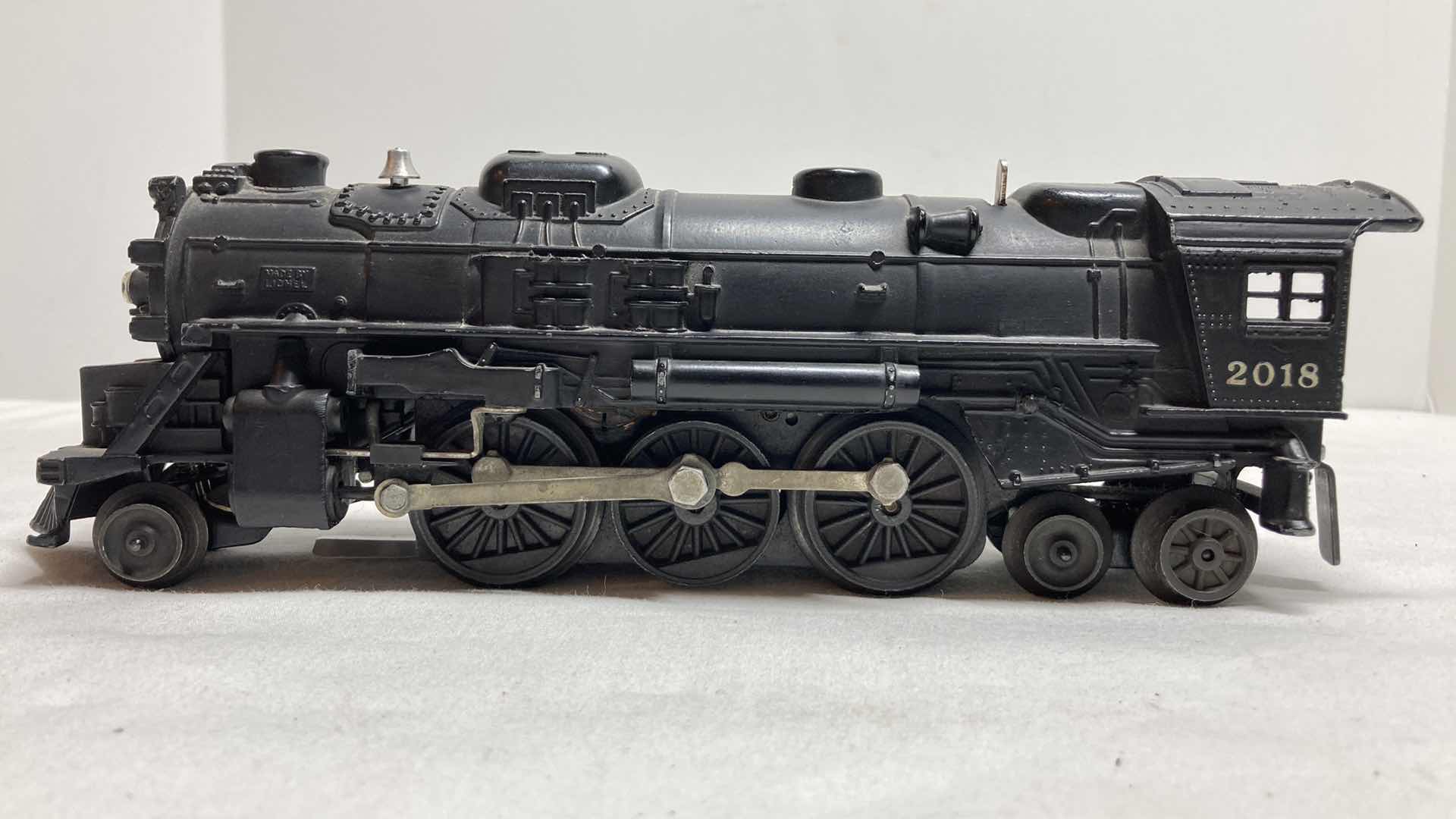 Photo 4 of LIONEL LOCOMOTIVE 2018 YR1956-58 & W TENDER CAR