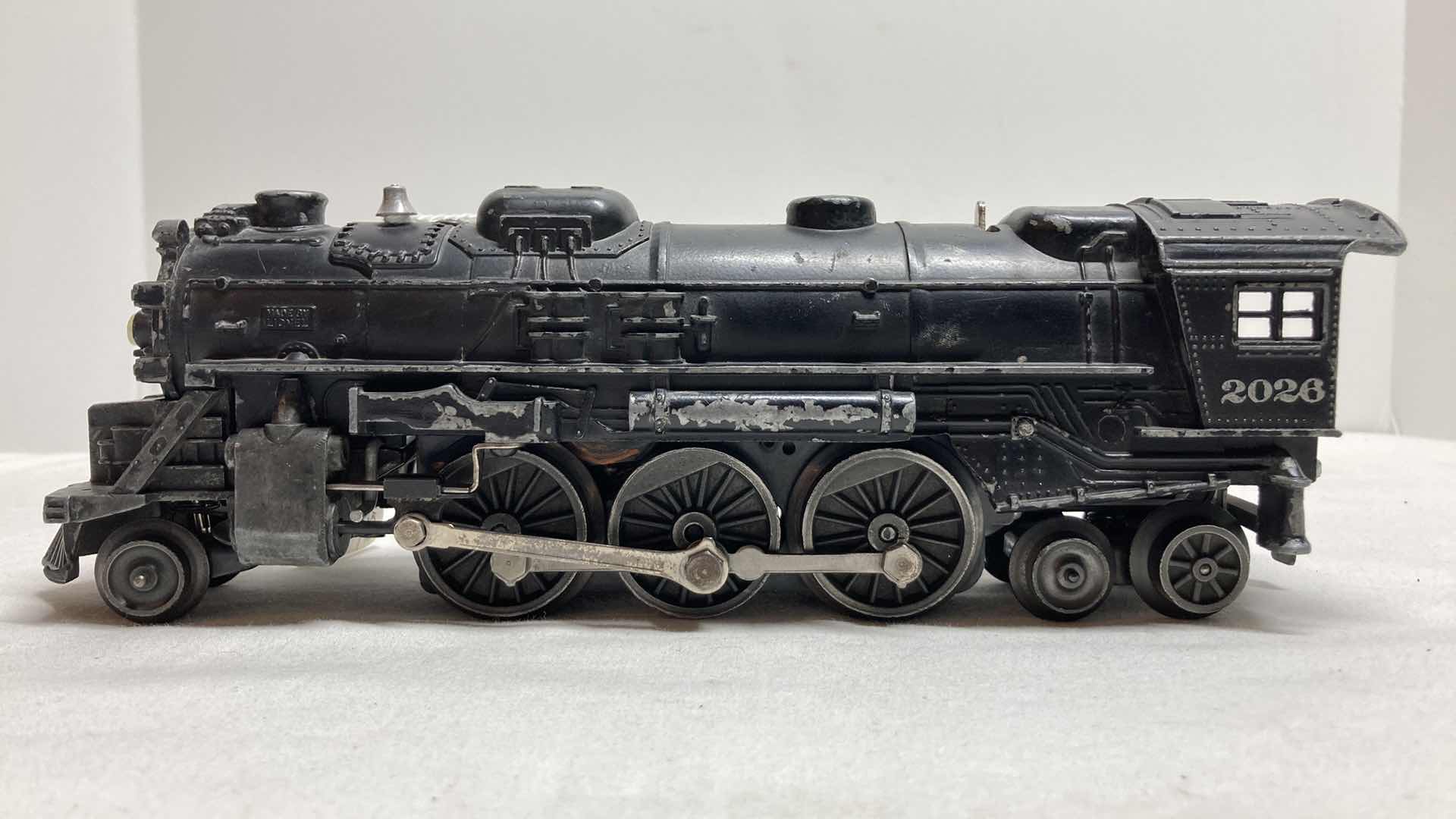 Photo 4 of LIONEL LOCOMOTIVE 2026 YR-1951-52 W TENDER CAR