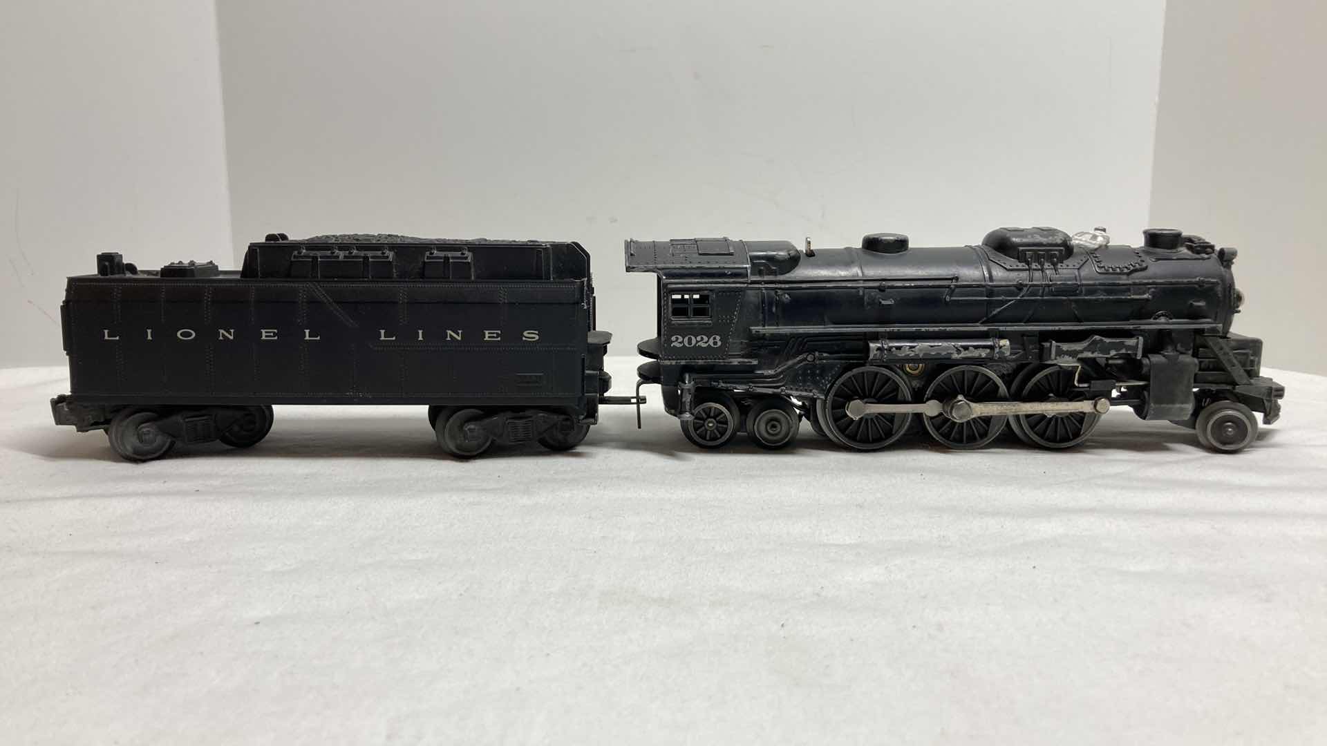 Photo 1 of LIONEL LOCOMOTIVE 2026 YR-1951-52 W TENDER CAR