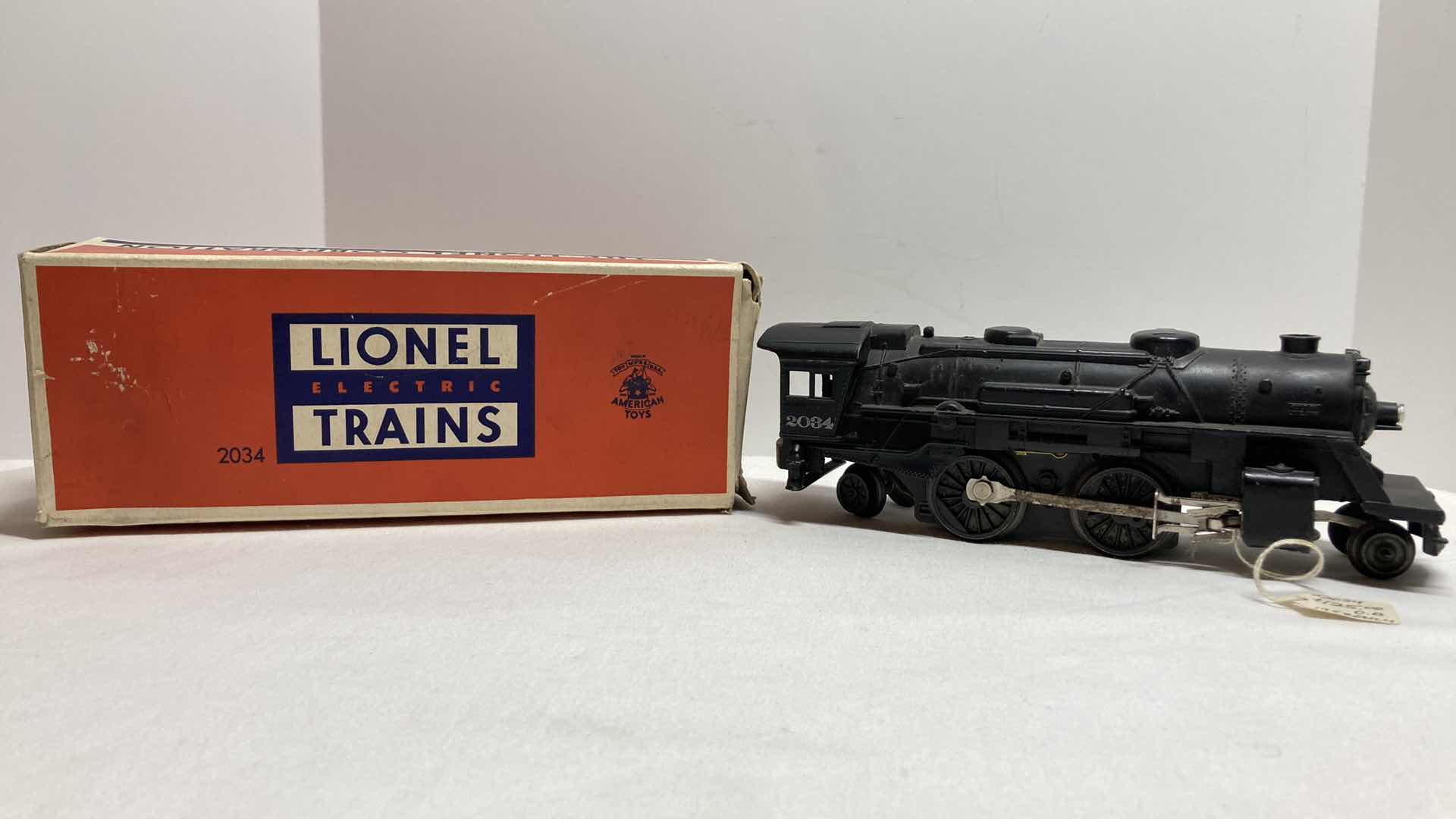 Photo 1 of LIONEL ELECTRIC TRAINS LOCOMOTIVE 2034-10