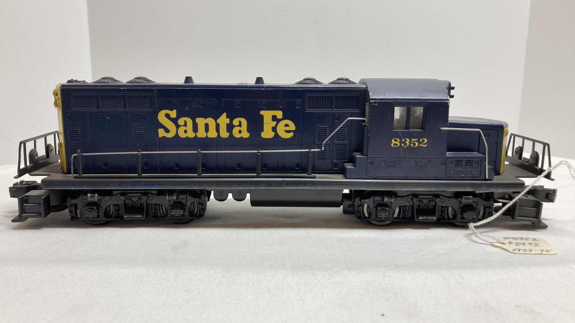 Photo 1 of LIONEL SANTA FE LOCOMOTIVE 8352 YR1973-75