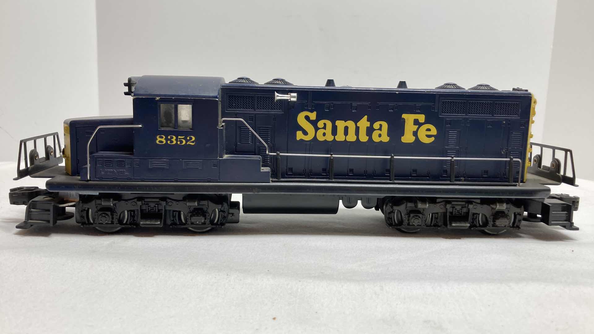 Photo 3 of LIONEL SANTA FE LOCOMOTIVE 8352 YR1973-75