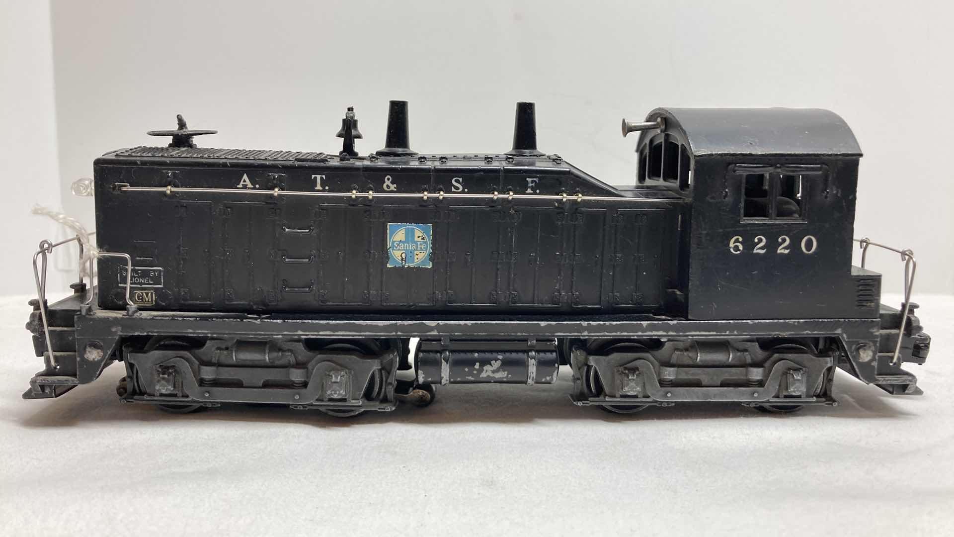 Photo 3 of LIONEL AT& SF LOCOMOTIVE 6220 YR1950