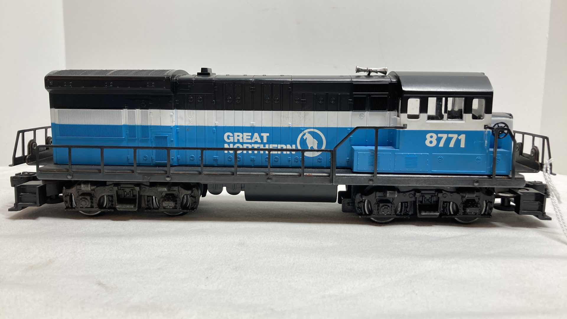 Photo 1 of LIONEL GREAT NORTHERN LOCOMOTIVE 8771 YR1977