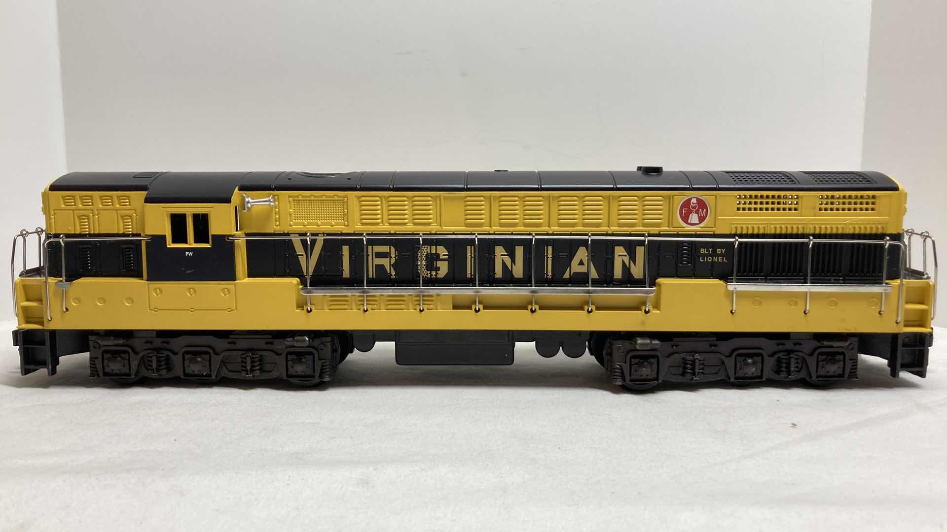 Photo 3 of LIONEL VIRGINIAN FM TRAIN MASTER DIESEL LOCOMOTIVE 6-8950 YR1979