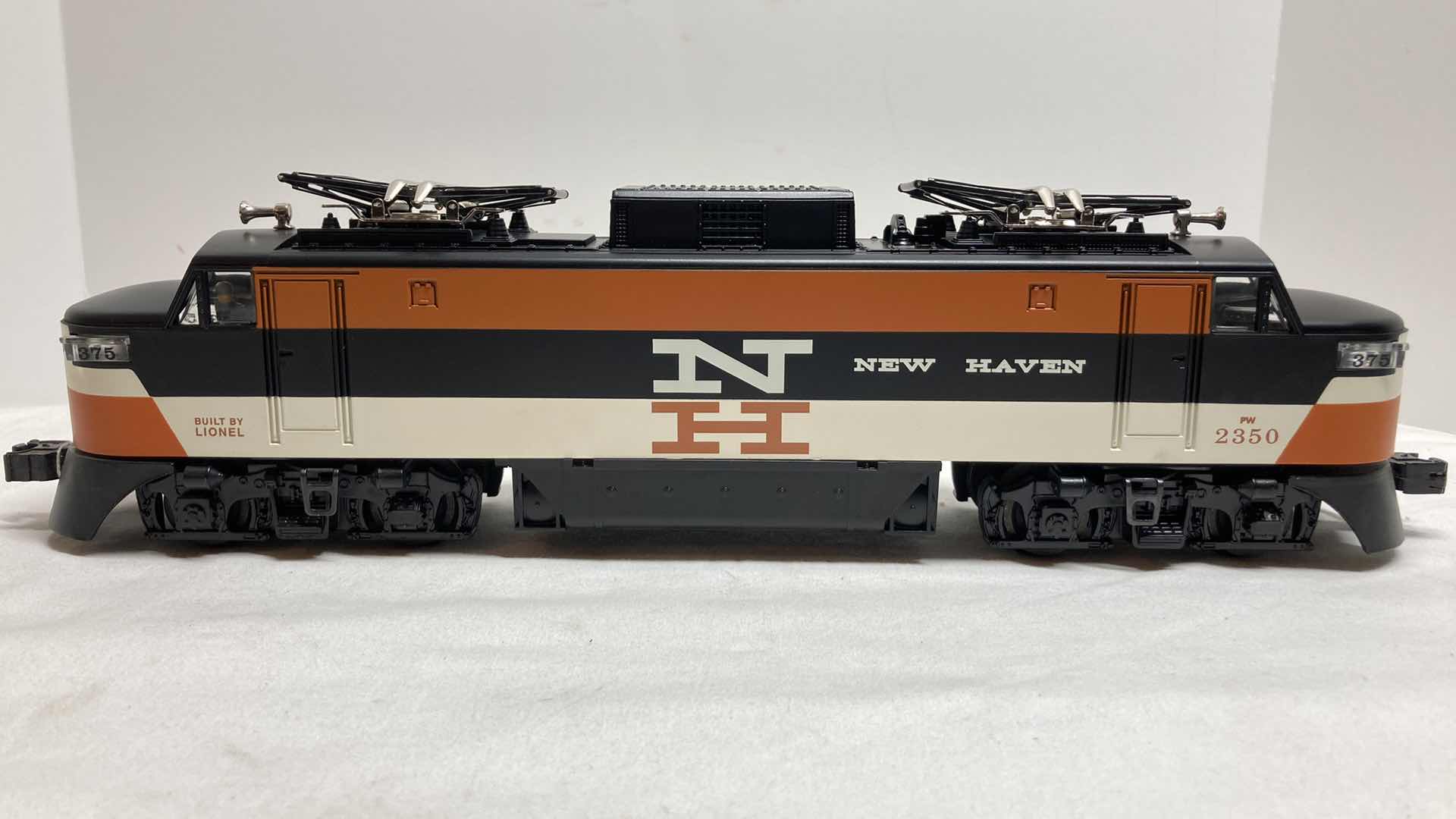 Photo 3 of LIONEL NEW HAVEN RECTIFIER ELECTRIC LOCOMOTIVE EP-5 6-18319 YR1999