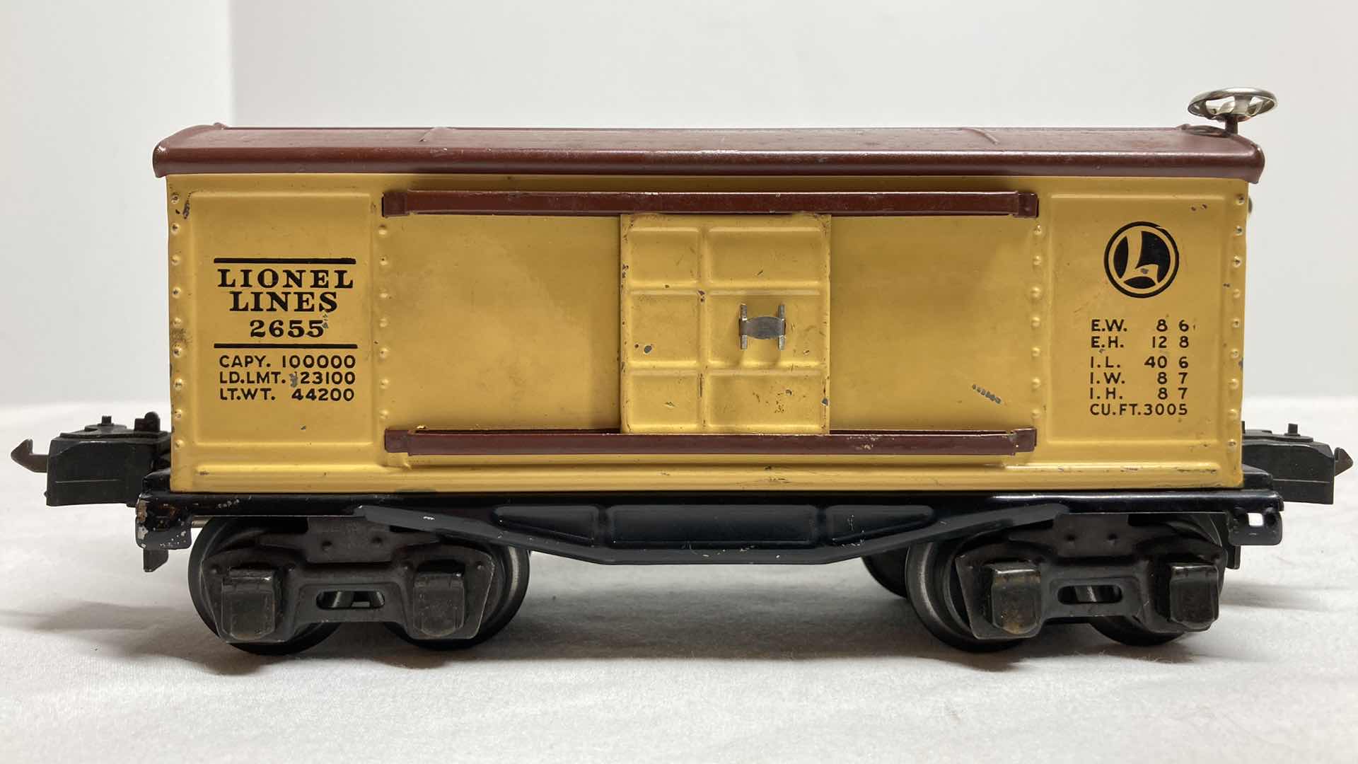 Photo 3 of LIONEL PREWAR BOX CAR 2655