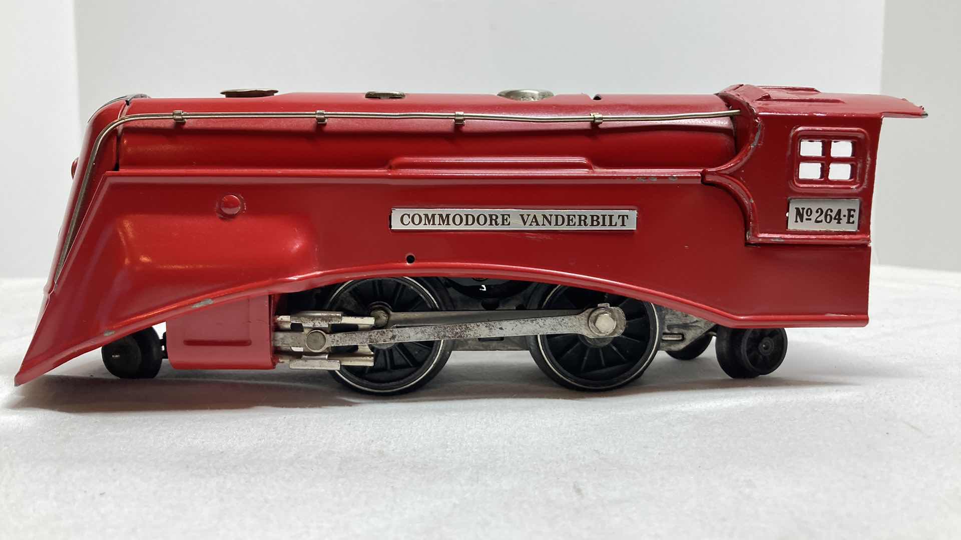 Photo 1 of LIONEL PREWAR COMMODORE VANDERBILT RED COMET LOCOMOTIVE 264E RESTORED