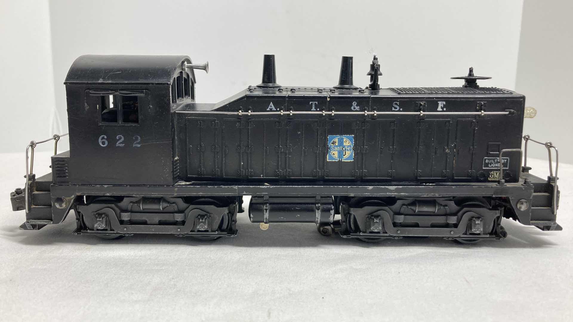 Photo 1 of LIONEL AT& SF SWITCHER 624 YR1949-50