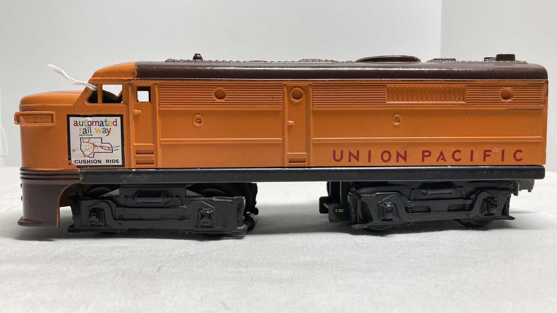 Photo 3 of LIONEL UNION PACIFIC AUTOMATED RAILWAY LOCOMOTIVE 222 YR1962 REPAINTED