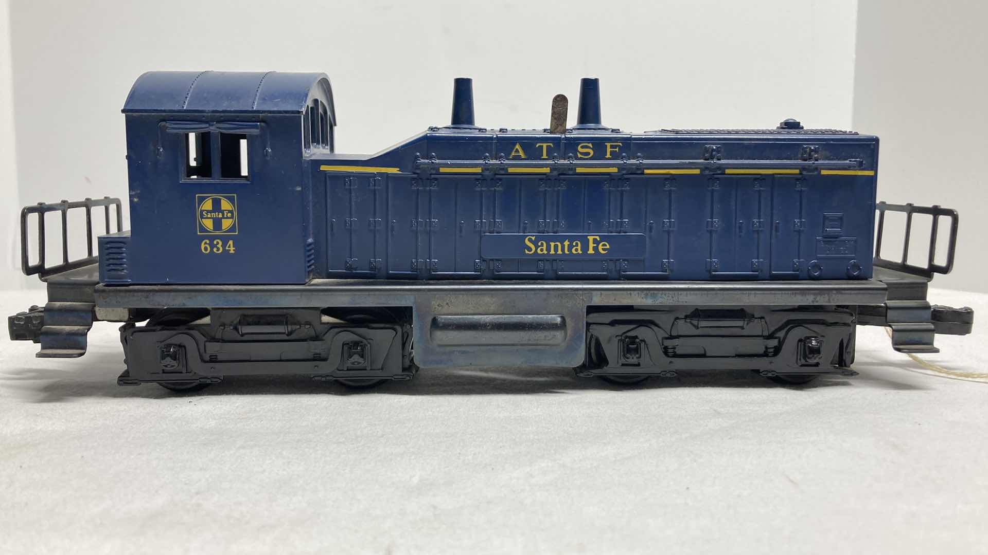 Photo 1 of LIONEL SANTA FE AT & SF LOCOMOTIVE 634