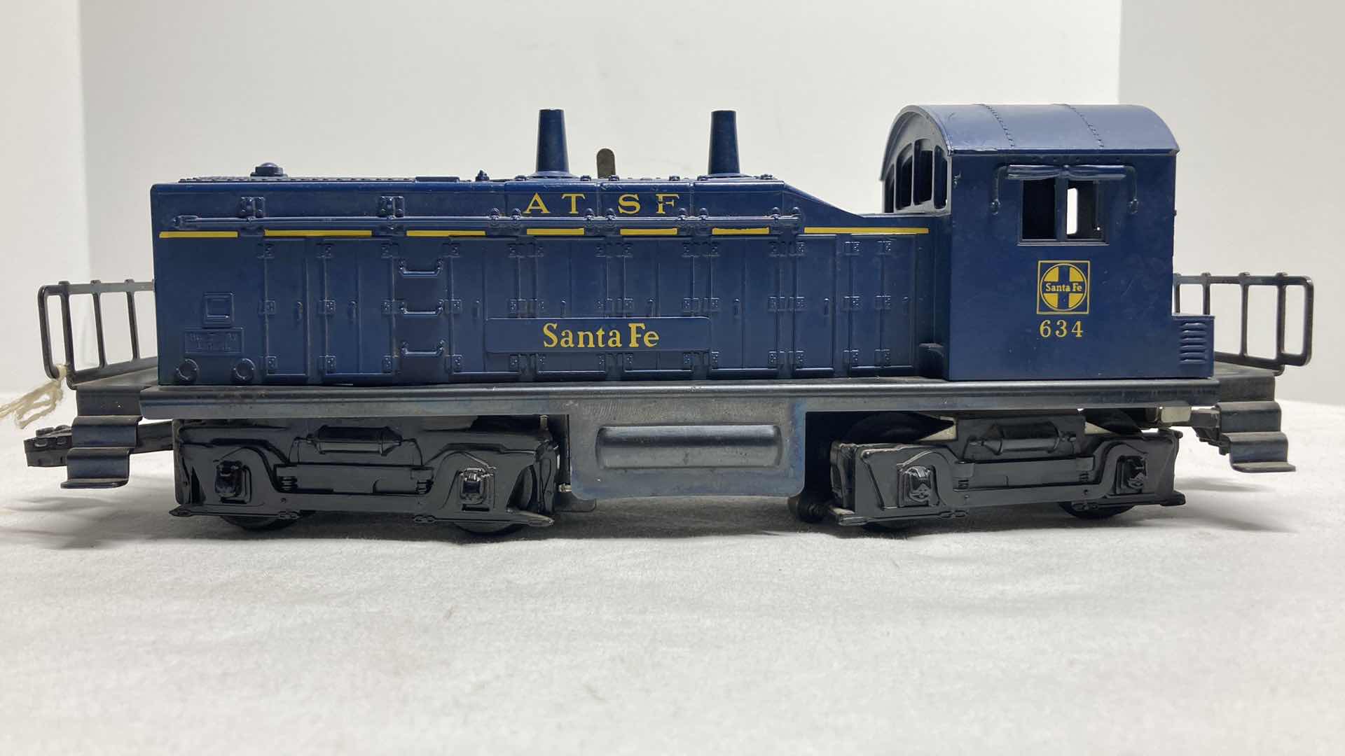 Photo 3 of LIONEL SANTA FE AT & SF LOCOMOTIVE 634