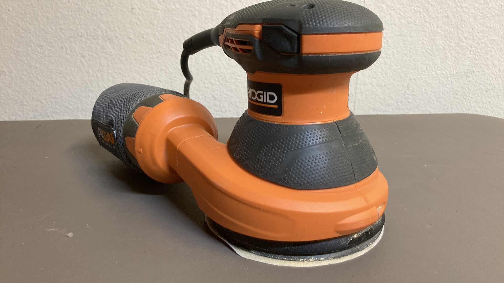 Photo 2 of RIDGID RANDOM ORBITAL SANDER MODEL R2601 W CASE