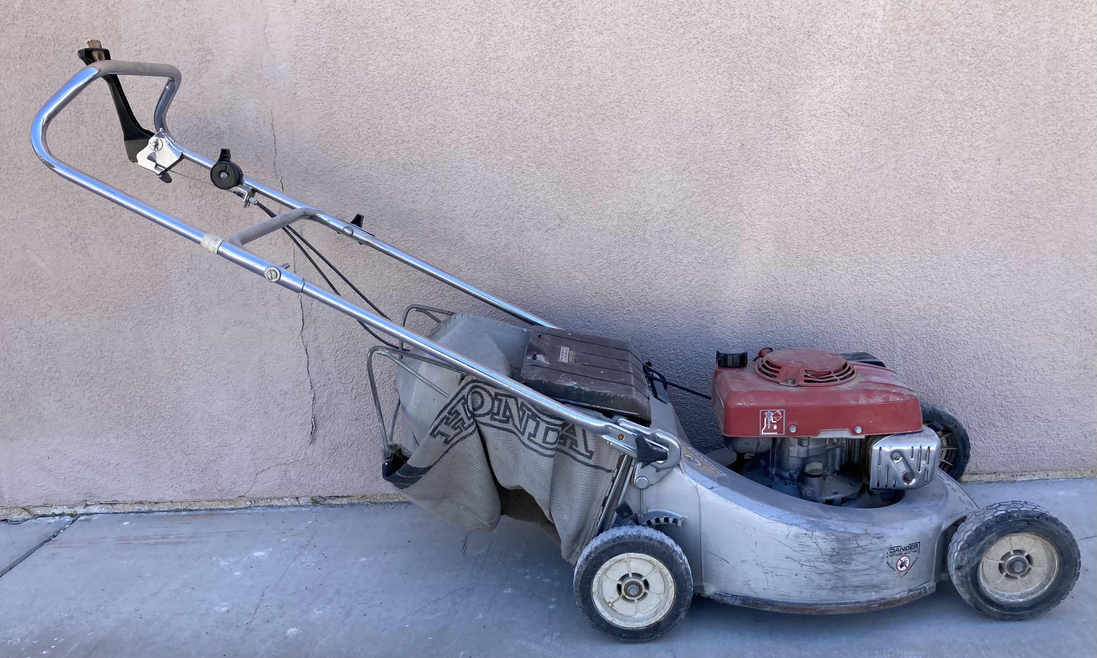 Photo 3 of HONDA HR214 LAWN MOWER