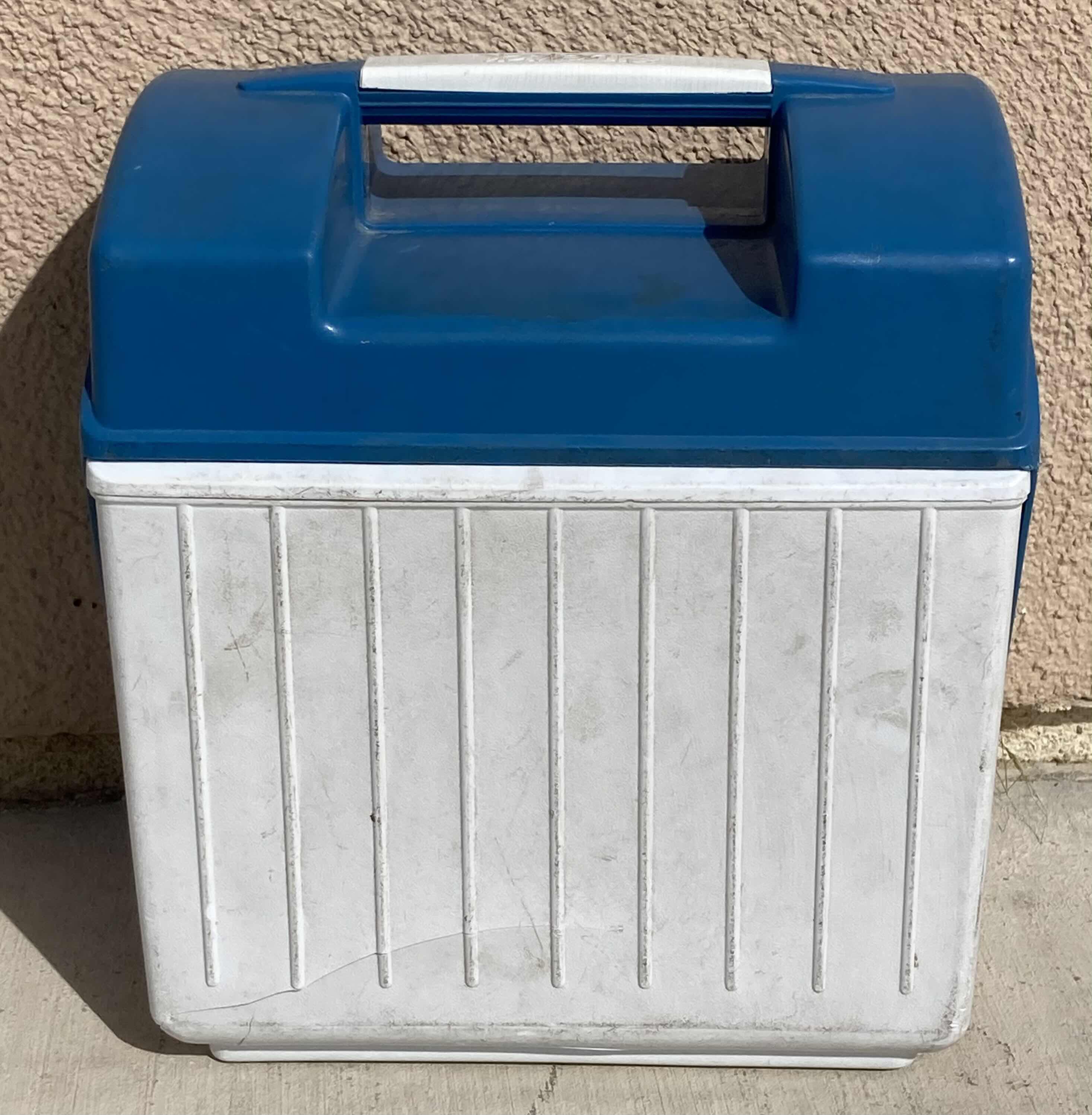 Photo 3 of RUBBERMAID SIDEKICK COOLER ICE CHEST MODEL 1922 10.5” X 8” H11.25”