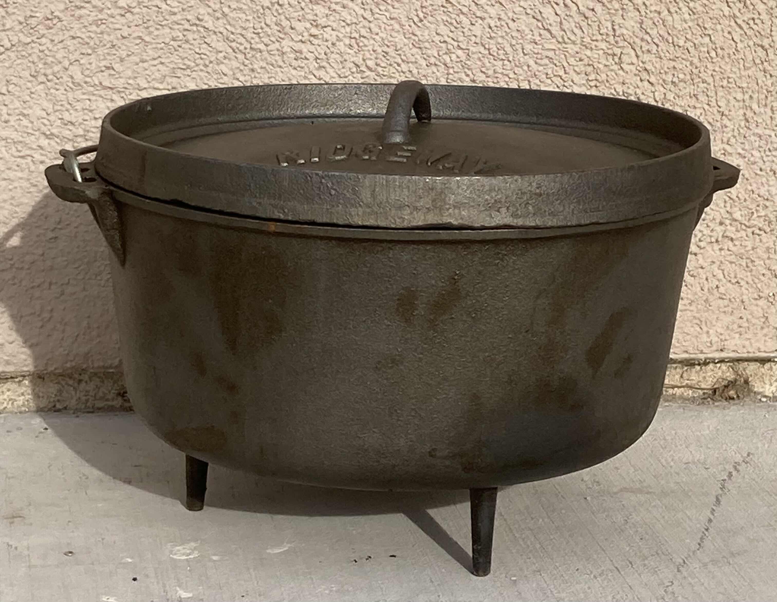 Photo 3 of KELTY RIDGEWAY CAST IRON POT DUTCH OVEN W CASE 14” X 13”  H8.5”