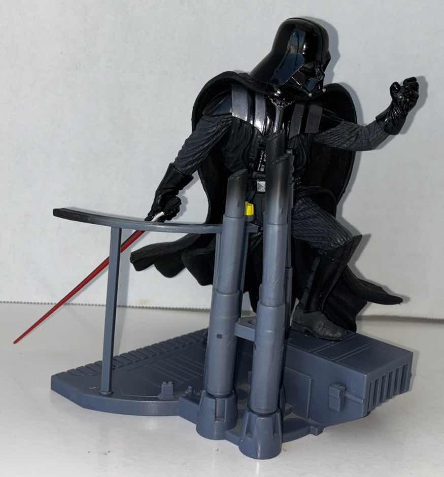 Photo 2 of (DISPLAY MODEL) 2002 HASBRO STAR WARS UNLEASHED DARTH VADER VINYL STATUE