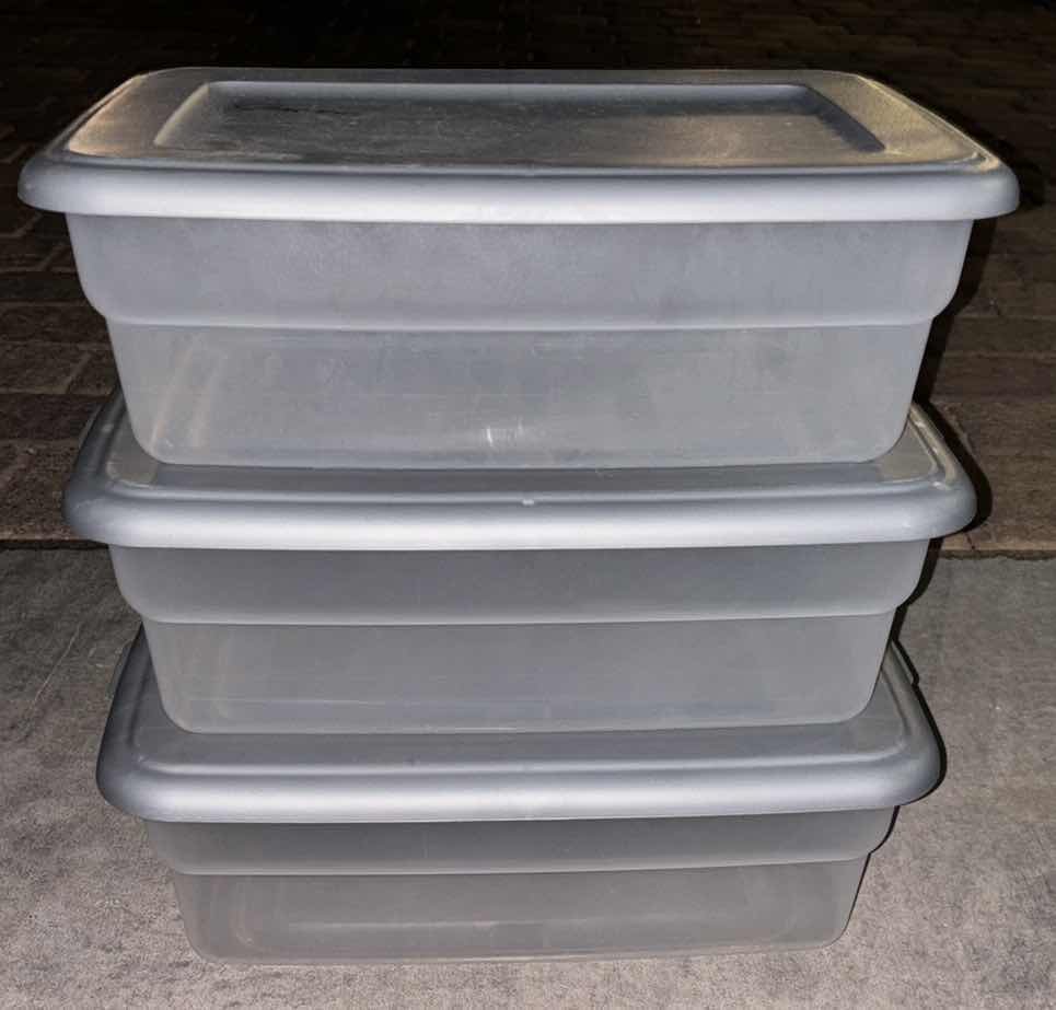 Photo 1 of STACKABLE 6 QT CLEAR TOTES W GRAY LIDS (3)