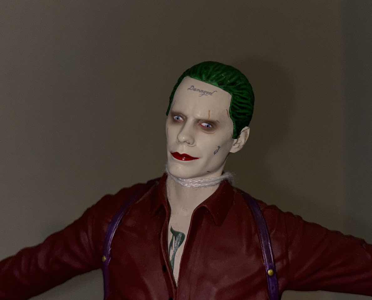 Photo 2 of DC COMICS SUICIDE SQUAD JOKER FINDERS KEYPERS 10” STATUE **NO RETURNS** SEE NOTES 