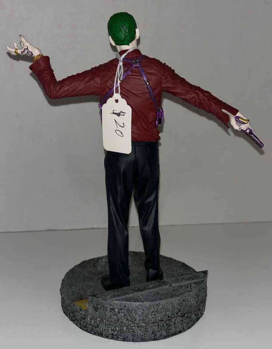 Photo 3 of DC COMICS SUICIDE SQUAD JOKER FINDERS KEYPERS 10” STATUE **NO RETURNS** SEE NOTES 