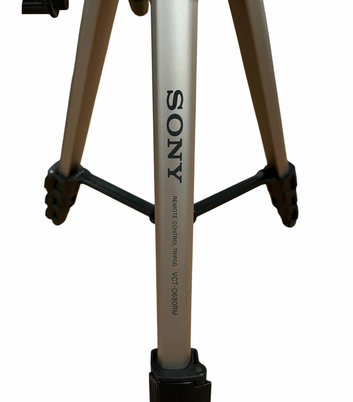 Photo 1 of SONY REMOTE CONTROL TRIPOD MODEL VCT-D680RM W BAG