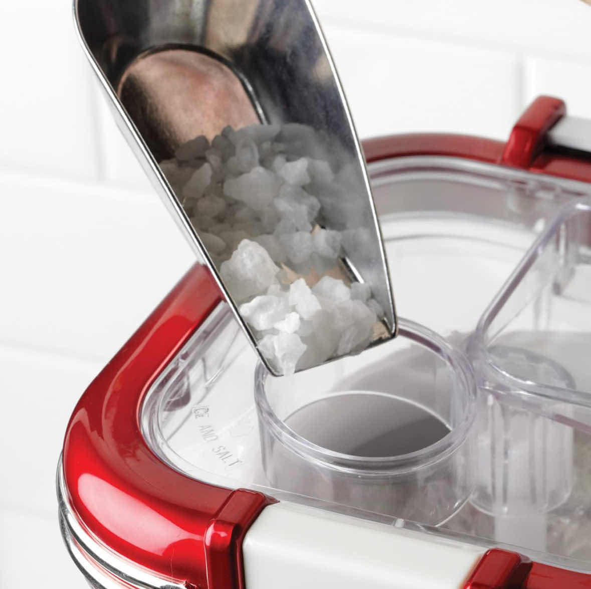 Photo 1 of NOSTALGIA RETRO 32 OZ SLUSH DRINK MAKER (NSM32RRD1)