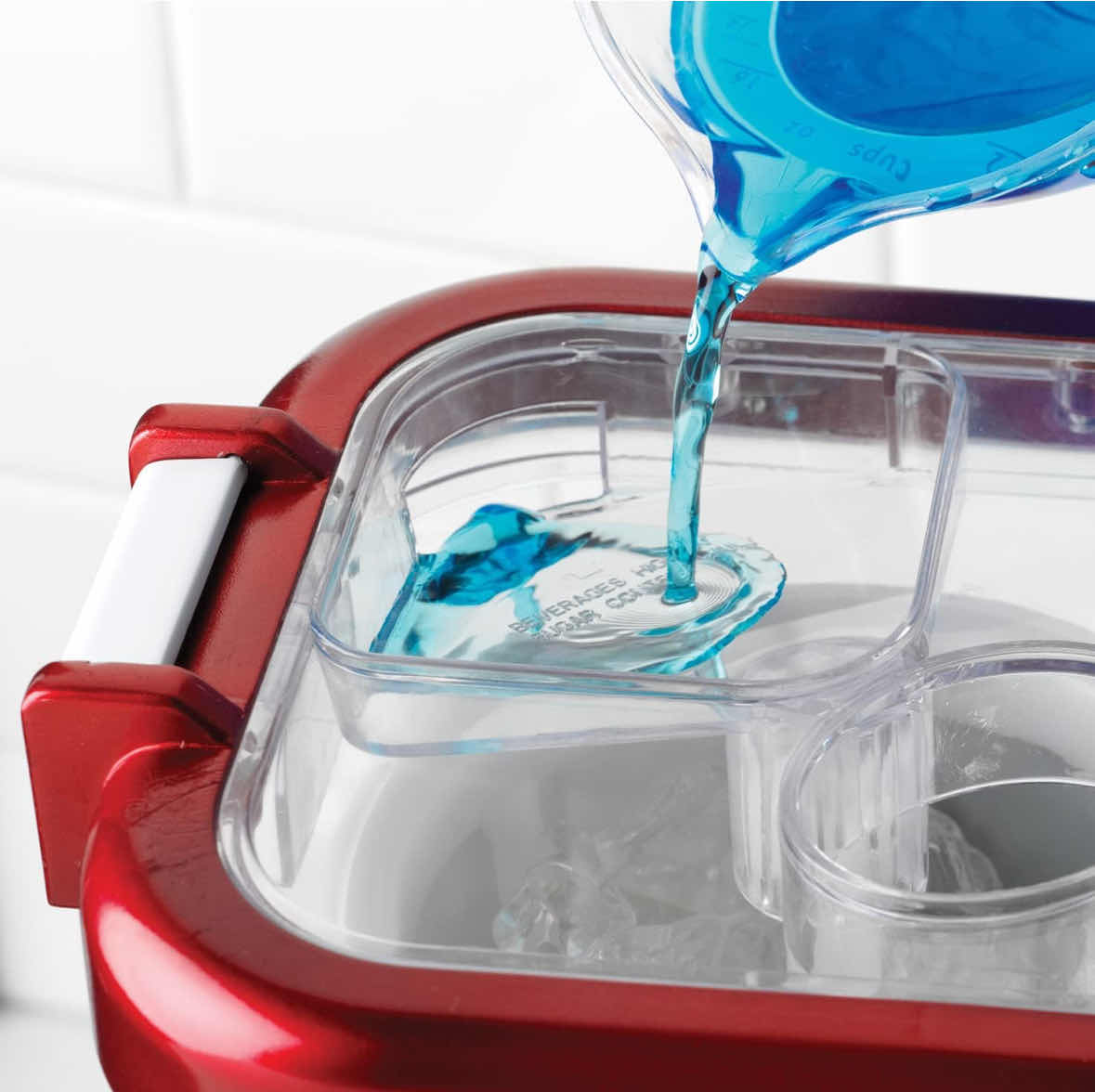 Photo 1 of NOSTALGIA RETRO 32 OZ SLUSH DRINK MAKER (NSM32RRD1)