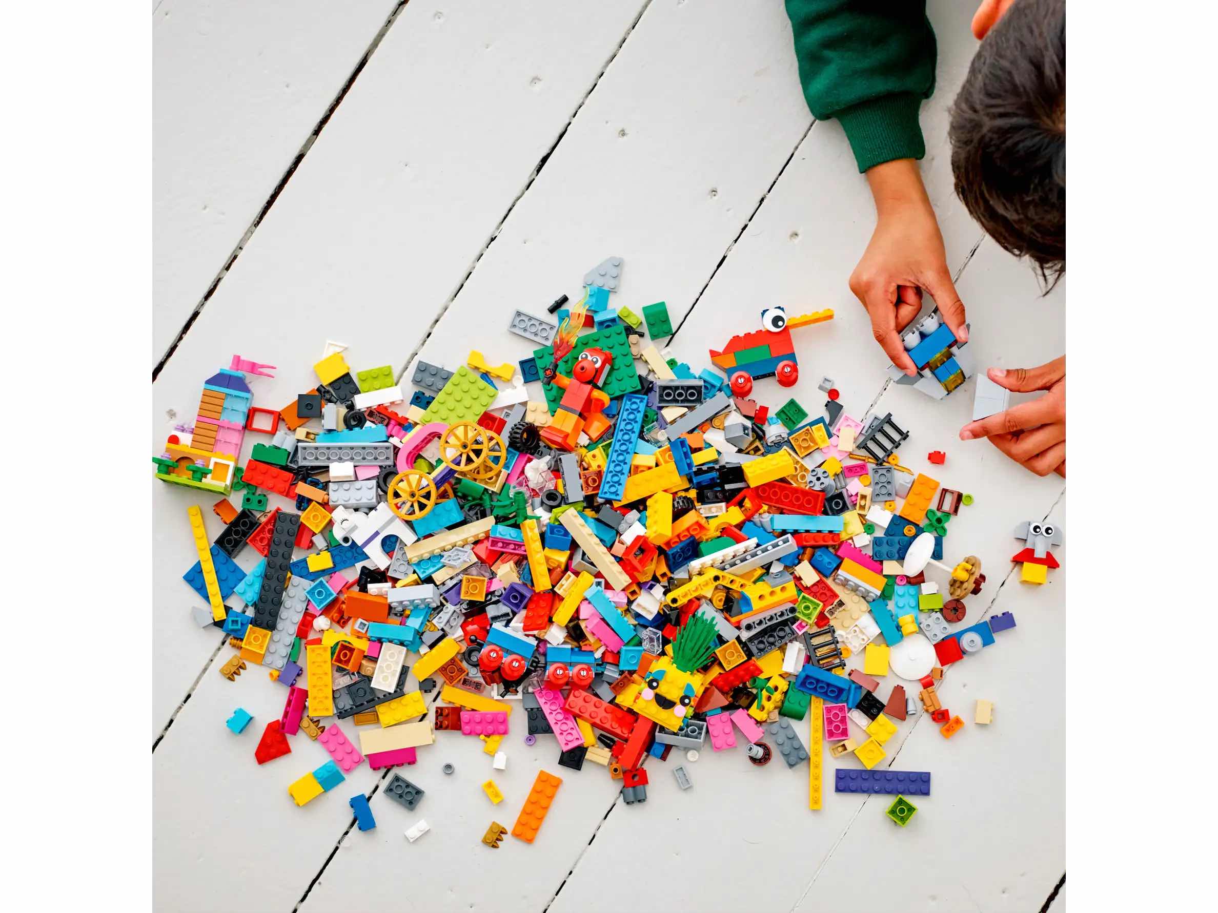 Photo 1 of NEW LEGO CLASSIC ‘90 YEARS OF PLAY’, 1100 PCS (11021)