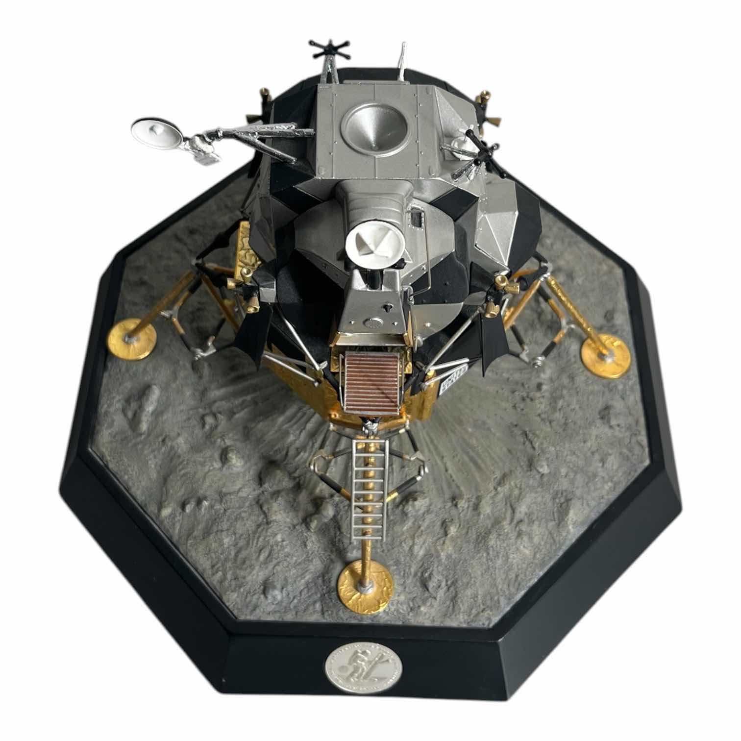Photo 1 of APOLLO 11 LUNAR MODULE EAGLE 1:48 SCALE FRANKLIN MINT MODEL W 24K GOLD ELECTROPLATED HEAT INSULATION (READ NOTES)